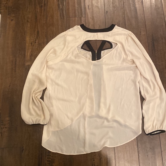Womens cutout blouse - Picture 4 of 4